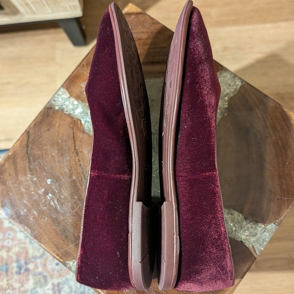 Coach Emilia Velvet Flats sz 9 in Rich Burgundy - Picture 6 of 13
